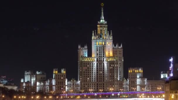 Hipnotyzujący Nocny Timelapse Budynek Nad Brzegiem Morza Kotelnicheskaya Jeden Moskiewskich — Wideo stockowe