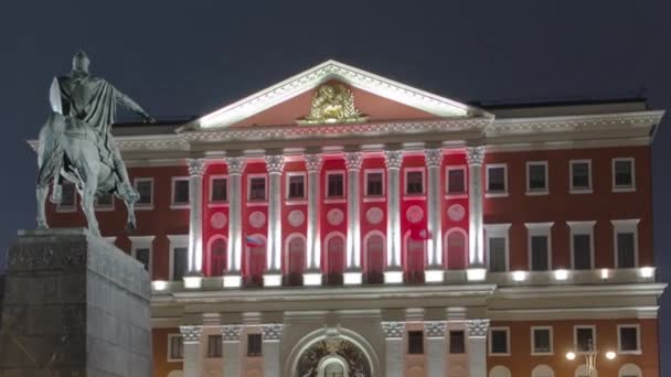 莫斯科市政厅和Tverskaya街的Yuriy Dolgoruky纪念碑的黄昏落山 发光的地标 俄罗斯 莫斯科 — 图库视频影像