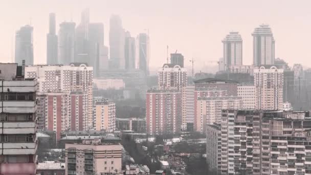 Moscowlar Uluslararası Merkezi Şehri Nin Gökdelenleri Gün Batımından Önceki Sisli — Stok video