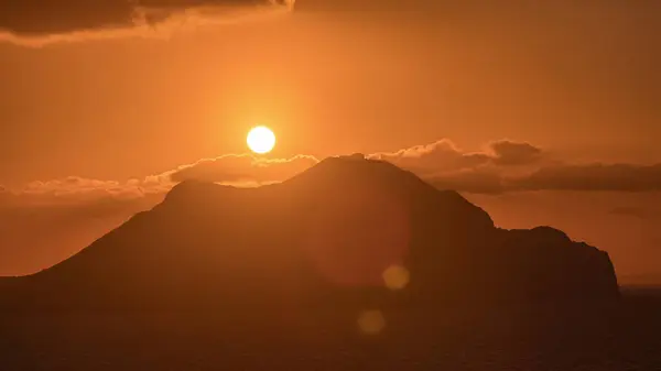 Auringonlasku Amorgos Islandin Antenni Timelapse Ylhäältä Perinteinen Kreikka Oranssi Taivas — kuvapankkivalokuva