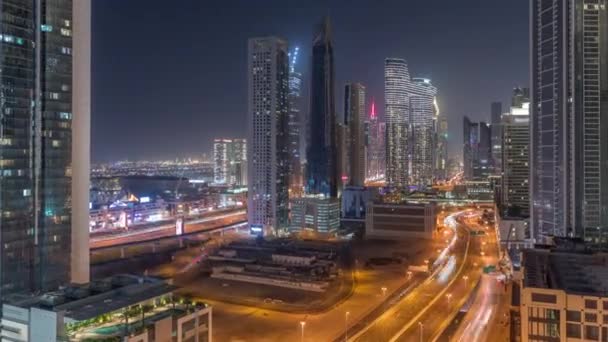 Futuristische Torens Verlichte Wolkenkrabbers Met Verkeer Straten Dubai Downtown Het — Stockvideo