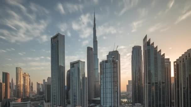 Αεροφωτογραφία Του Ντουμπάι Downtown Ορίζοντα Κατά Την Ανατολή Του Ηλίου — Αρχείο Βίντεο