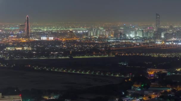 Bur Dubai和Deira地区从金融区看到的空中夜间时间 迪拜河沿岸的建筑物 机场候机楼和旅馆 — 图库视频影像