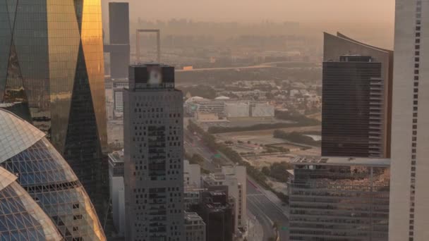 Widok Lotu Ptaka Wieżowce Wokół Autostrady Dubai Air Timelapse Sunrise — Wideo stockowe
