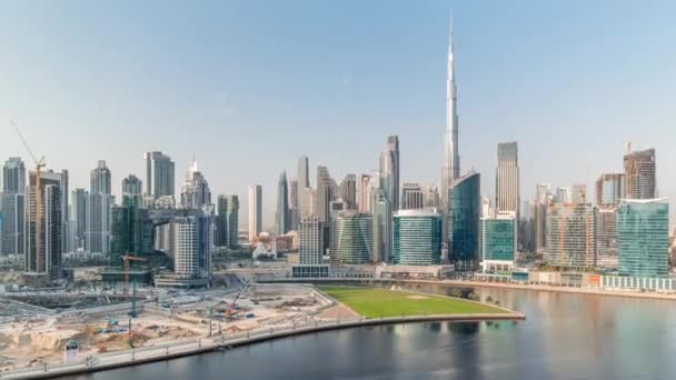 Dubai Business Bay Şehir Merkezinin Havadan Görüntüsü Kanal Zamanındaki Çeşitli — Stok video