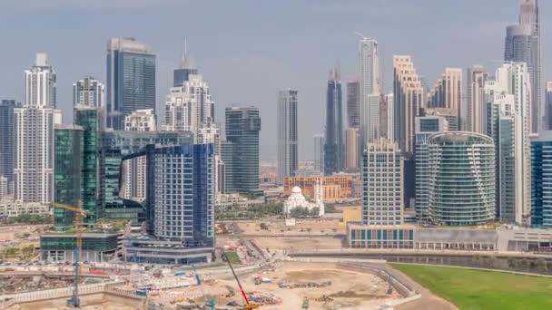 Cityscape Dengan Pencakar Langit Dari Dubai Business Bay Dan Saluran — Stok Video