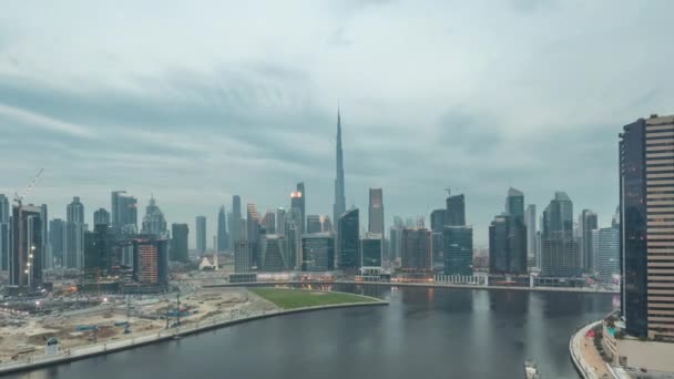 Dubai Business Bay Downtown Gökdelenleri Kuleleri Kanal Boyunca Gündüz Gece — Stok video