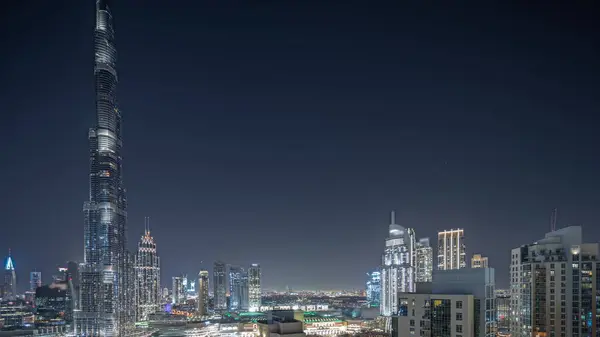 Panorama Dubai Şehir Merkezinin Aydınlatılmış Mimarisiyle Havadan Çekilmiş Gece Zaman — Stok fotoğraf