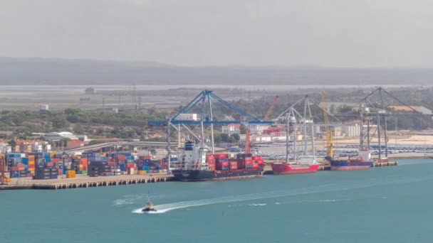Flygfoto Olika Behållare Lagras Containerterminalen Nära Vatten Timelapse Setubal Portugal — Stockvideo