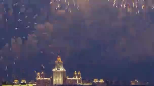 Όμορφη Πυροτεχνήματα Πάνω Από Lomonosov Μόσχα State University Κεντρικό Κτίριο — Αρχείο Βίντεο