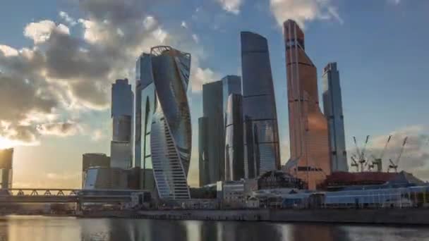 Sonnenuntergang Moskauer Geschäftszentrum Wolkenkratzer Bürogebäude Und Luxuswohnungen Zeitraffer Hyperlapse Orangefarbene — Stockvideo