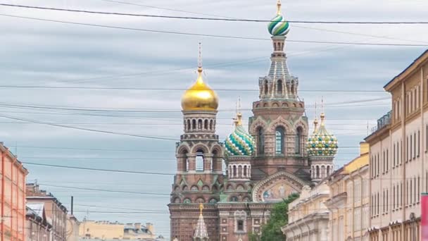 Reflekterar Griboyedov Canal Timelapse Kyrkan Frälsaren Spillt Blod Central Petersburg — Stockvideo