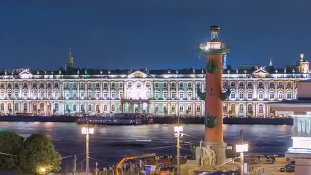 空中时间的流逝展示了皇宫的海滨 和施放鲜血的救世主教堂的背景 从俄罗斯圣彼得堡的屋顶上俯瞰 迷人的景色 — 图库视频影像