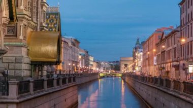 Kurtarıcının Kan Dökülen Kilisesi 'nin günden güne değişen zamanı: Merkezi bir St Petersburg mimari simgesi ve II. Alexander Kurtarıcı için eşsiz bir anıt