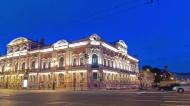 Aydınlatılmış Beloselsky-Belozersky Sarayı: Anichkov Köprüsü 'nden Gece Hiperlapse Timelapse, Nevskiy Bulvarı, St. Petersburg, Rusya