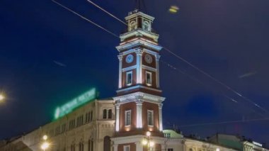 Şehir Duma Kulesi Gece Görüşü: Nevsky Bulvarı, St. Petersburg, Rusya 'da Hiperlapse Timelapse. Tarihsel Yangın Kulesi, En Uzun Optik Telgraf Hattı