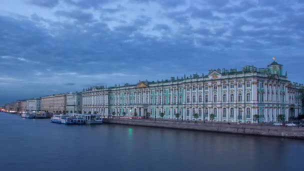 圣彼得堡王宫滨水时间上冬宫和码头的昼夜变换 从宫桥看夏日落日景 — 图库视频影像