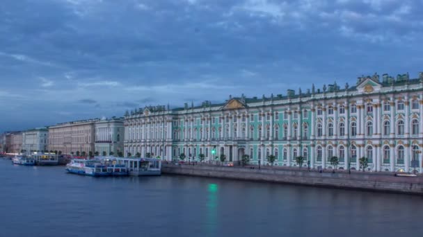 圣彼得堡王宫滨水时间上冬宫和码头的昼夜变换 从宫桥看夏日落日景 — 图库视频影像