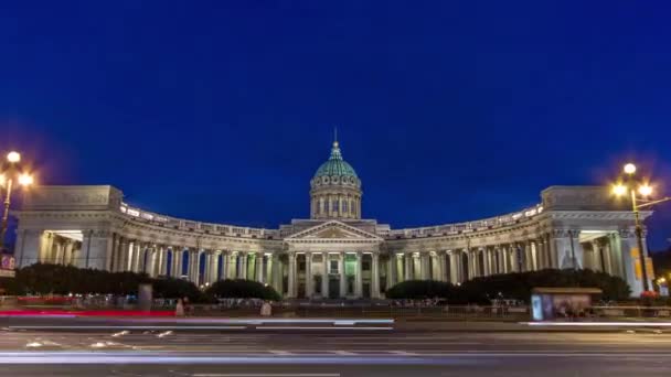 圣彼得堡喀山大教堂 Kazan Cathedral Kazanskiy Kafedralniy Sobor 的白夜 俄罗斯涅夫斯基大道 Nevskiy Avenue — 图库视频影像