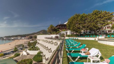 Panorama, Atlas Okyanusu 'nun ortasındaki Susimbra Köyü' nün sahil şeridini gösteriyor. Sahil manzarası ve deniz manzarası yukarıdan. Portekiz