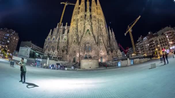 Iluminada Sagrada Família Noite Timelapse Barcelona Espanha Aranhas Majestosas Guindastes — Vídeo de Stock