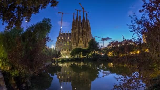 Day Night Timelapse Iconic Sagrada Familia Barcelona Spain Spires Cranes — Stock Video