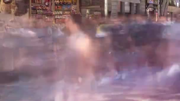 バルセロナ ランブラ ストリートでの賑やかな活動のタイムラプス このアイコニックな歩行者エリアを通して毎日何千人ものストロール 都市生活の振動をキャプチャ — ストック動画