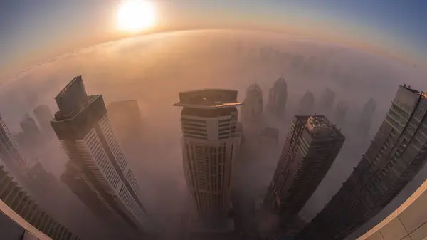 Ritka Kora Reggeli Téli Köd Napfelkeltekor Dubai Marina Jlt Felhőkarcolók — Stock Fotó