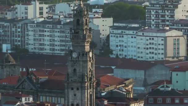 Porto Nun Eski Kasabasının Çatılarına Clerigos Kilisesi Günbatımından Önce Sıcak — Stok video