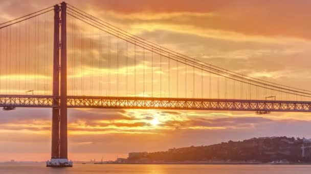 Lisbon City Sunrise April Bridge Timelapse River Waterfront Early Morning — Vídeo de stock
