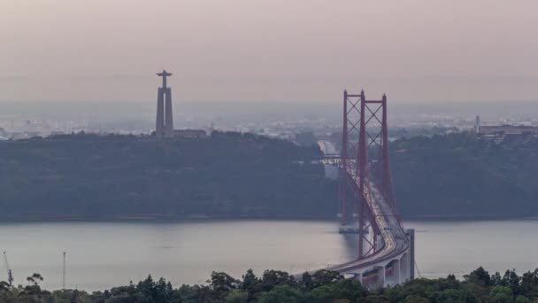 Lisbon Almada Sunrise Traffic April Bridge Viewpoint Monsanto Morning Timelapse — Stockvideo