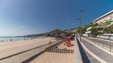 Panorama, Atlantik Okyanusu 'nun ortasındaki Susimbra Köyü' nün sahil ve kıyı şeridini gösteriyor. Plaj manzarası. Portekiz