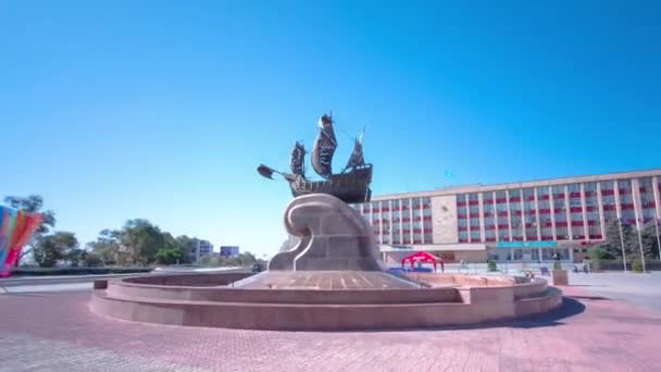 Plachtění Loď Socha Timelapse Hyperlapse Astana Náměstí Městská Rada Jako — Stock video