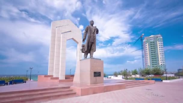 Monument Zhalau Mynbayev Timelapse Hyperlapse Aktau Kazakhstan Mer Caspienne Ciel — Video