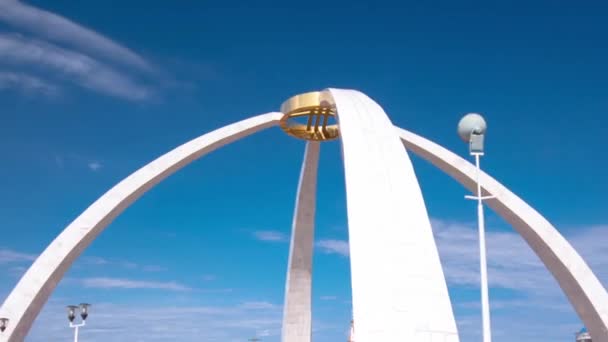 Timelapse Hyperlapse Arch Fountains Park Nomeado Homenagem Primeiro Presidente Cazaquistão — Vídeo de Stock