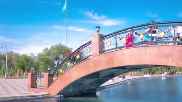 Timelapse Hyperlapsus Bridge Pond Park Nommé Après Premier Président Aktobe — Video