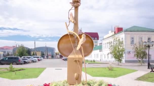 Sculpture Avec Fleurs Théâtre Dramatique Kazakh Immeuble Timelapse Hyperlapse Uralsk — Video