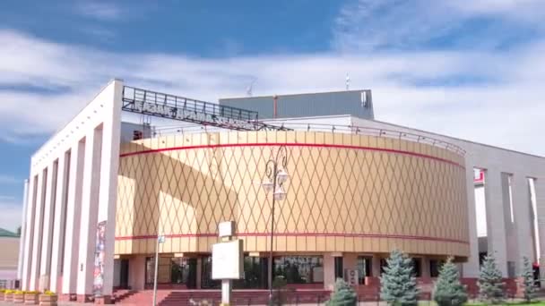 Teatr Dramatyczny Kazachstanie Budynek Timelapse Hyperlapse Uralsku Spojrzenie Serce Centrum — Wideo stockowe