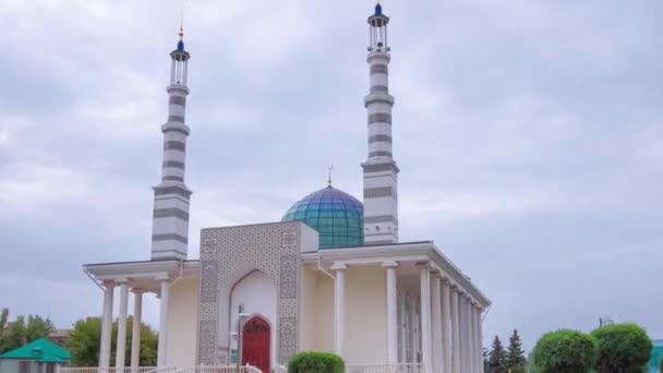 Κύριο Τζαμί High Minarets Uralsk Timelapse Hyperlapse Ένα Majestic Architectural — Αρχείο Βίντεο