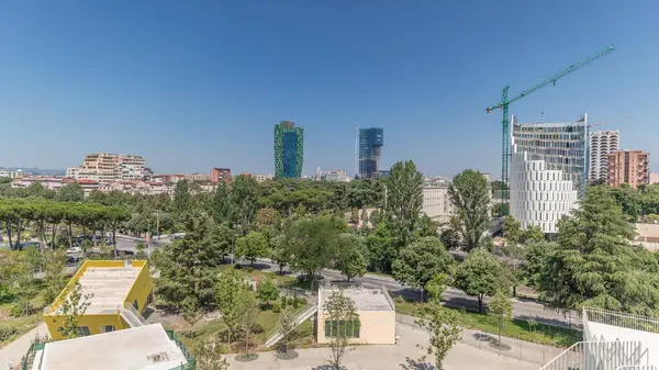 Panorama Visar Stadsbilden Över Tirana Med Sina Färgglada Lägenhetsbyggnader Och — Stockfoto