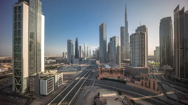 Widok Lotu Ptaka Dubai Downtown Podczas Wschodu Słońca Długimi Ruchomymi — Zdjęcie stockowe