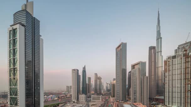 Dubai Şehir Merkezinin Gökyüzü Manzarası Günbegün Yüksek Kuleler Gece Geçiş — Stok video
