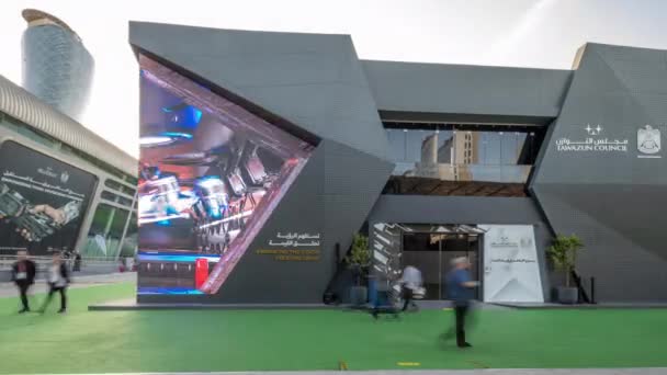 阿布扎比 阿联酋 2023年2月25日 国际防务展览和Idex会议日以继夜的时间间隔 具有战略重要性的三重服务展览 台员会展馆屏风 — 图库视频影像