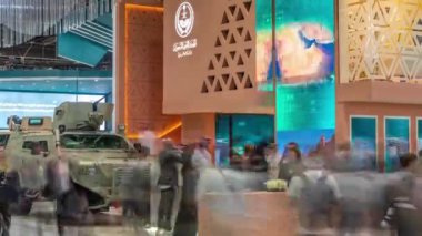 Abu Dabi, BAE - 25 Şubat 2023: Uluslararası Savunma Sergisi ve Konferansı, IDEX zaman aşımı. Dünyanın en stratejik olarak en önemli üç-servis savunma sergisi. Suudi Arabistan ayakta duruyor