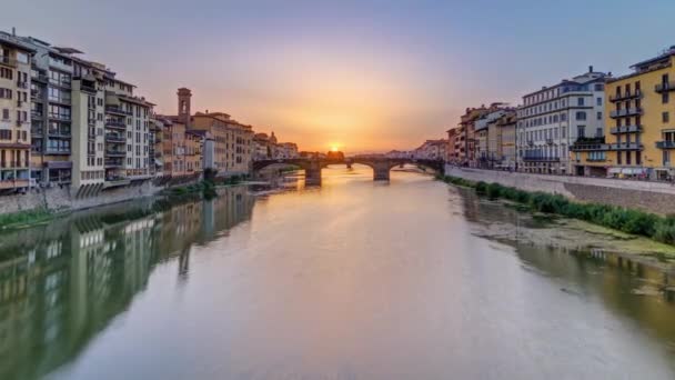 Widok Panoramiczny Miasta Rzekę Arno Słynnym Mostem Świętej Trójcy Timelapse — Wideo stockowe