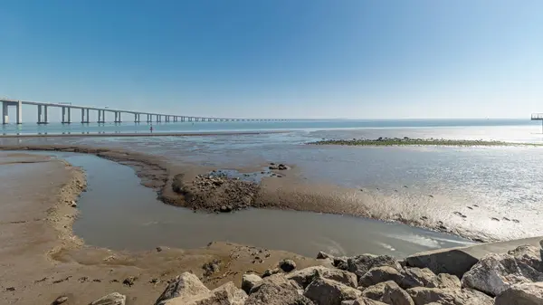 Panorama Showing Motion Low High Tide Next Vasco Gama Bridge — Stock Photo, Image