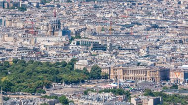 Paris 'in yukarıdaki ufuk çizgisi zaman çizelgesinden görünüyor. Place de la Concorde ve Pantheon ile Avrupa megapolis 'in ana simgeleri. Montparnasse kulesinin gözlem güvertesinden kuş bakışı görüntü. Paris, Fransa