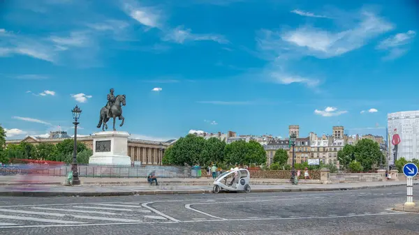 Equestrian Statue Henry Pont Neuf Timelapse Paris France Traffic Road — Stock Photo, Image