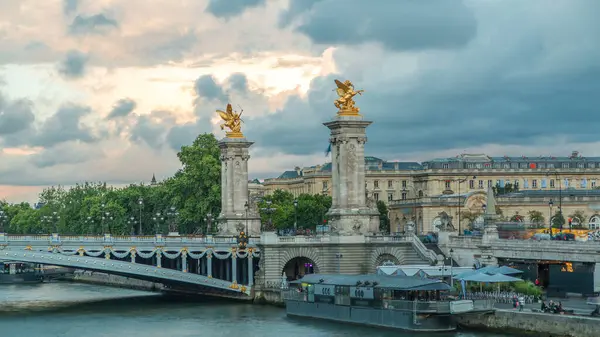 Мост Александра Iii Охватывает Реку Сена Течением Времени Украшенные Декоративными — стоковое фото