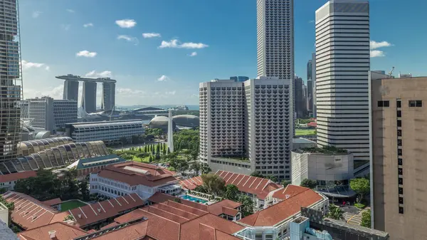 一个美丽的早晨全景与玛丽娜湾地区和摩天大楼城市的天际线空中时间飞逝 新加坡北桥路的塔形建筑 — 图库照片